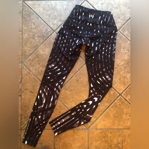 Lululemon 🖤🤍🖤 Wunder Under Pant lll in the brush stream Silver Spoon Black print